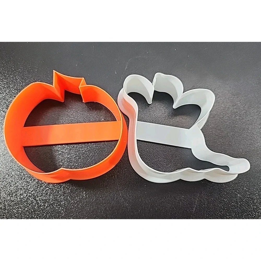 SET OF 2 Vintage FUN Run Plastic Halloween Cookie Cutters Pumpkin Ghost